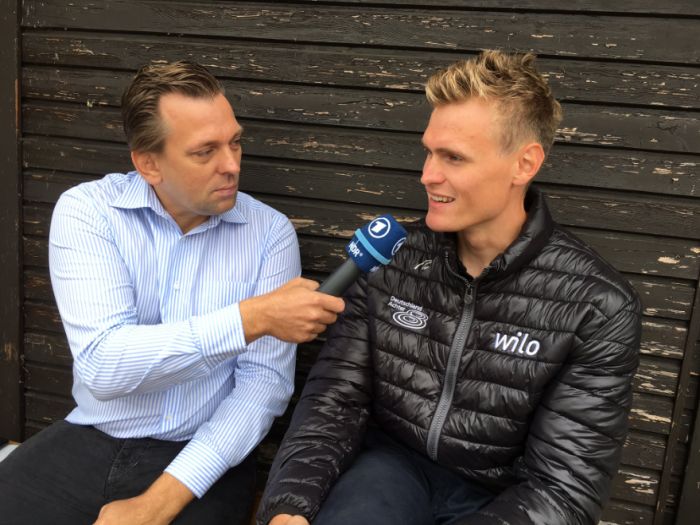ARD-Reporter Jan Didjurgeit (NDR Schwerin) interviewt Hannes Ocik (SRG).