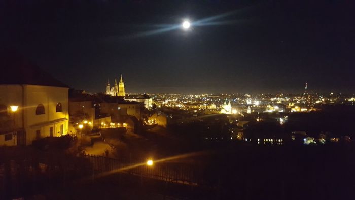 Nachthimmel über Prag