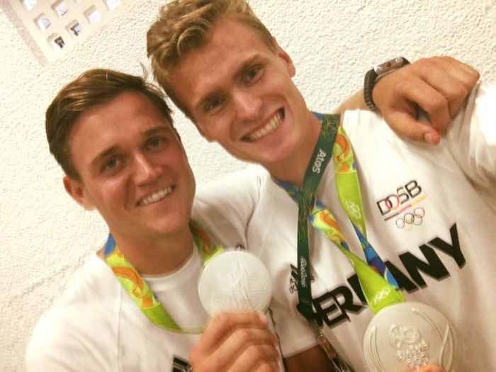 Hannes Ocik (r.) mit der Silbermedaille in Rio - und mit Andreas Kuffner.