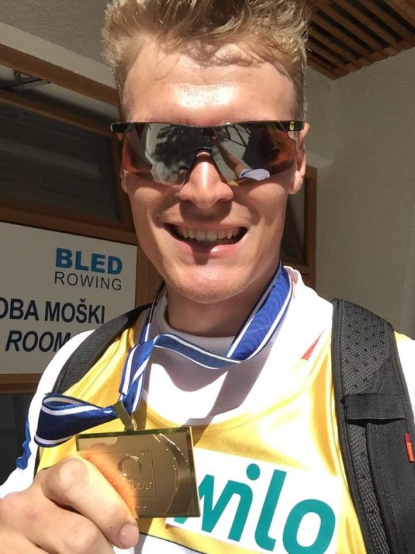 Stolz auf Gold: Hannes Ocik nach der Siegerehrung.