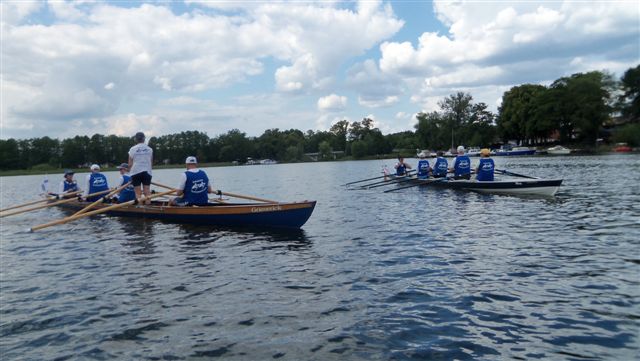 Ruderboote auf dem Rheinsberger See.